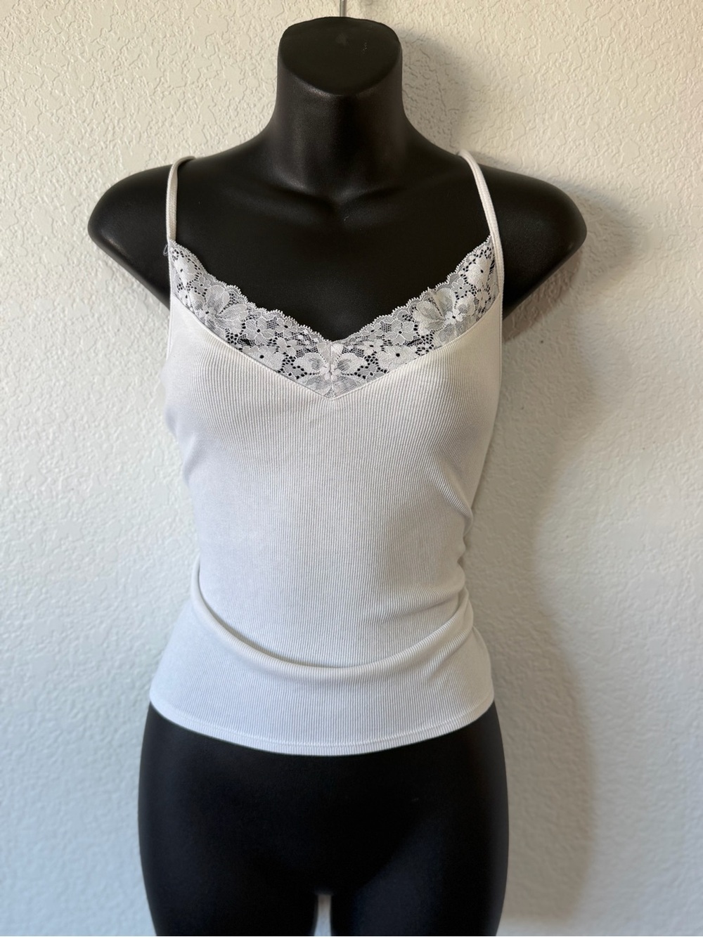 Victoria's Secret Ribbed Lace Cami ✨
